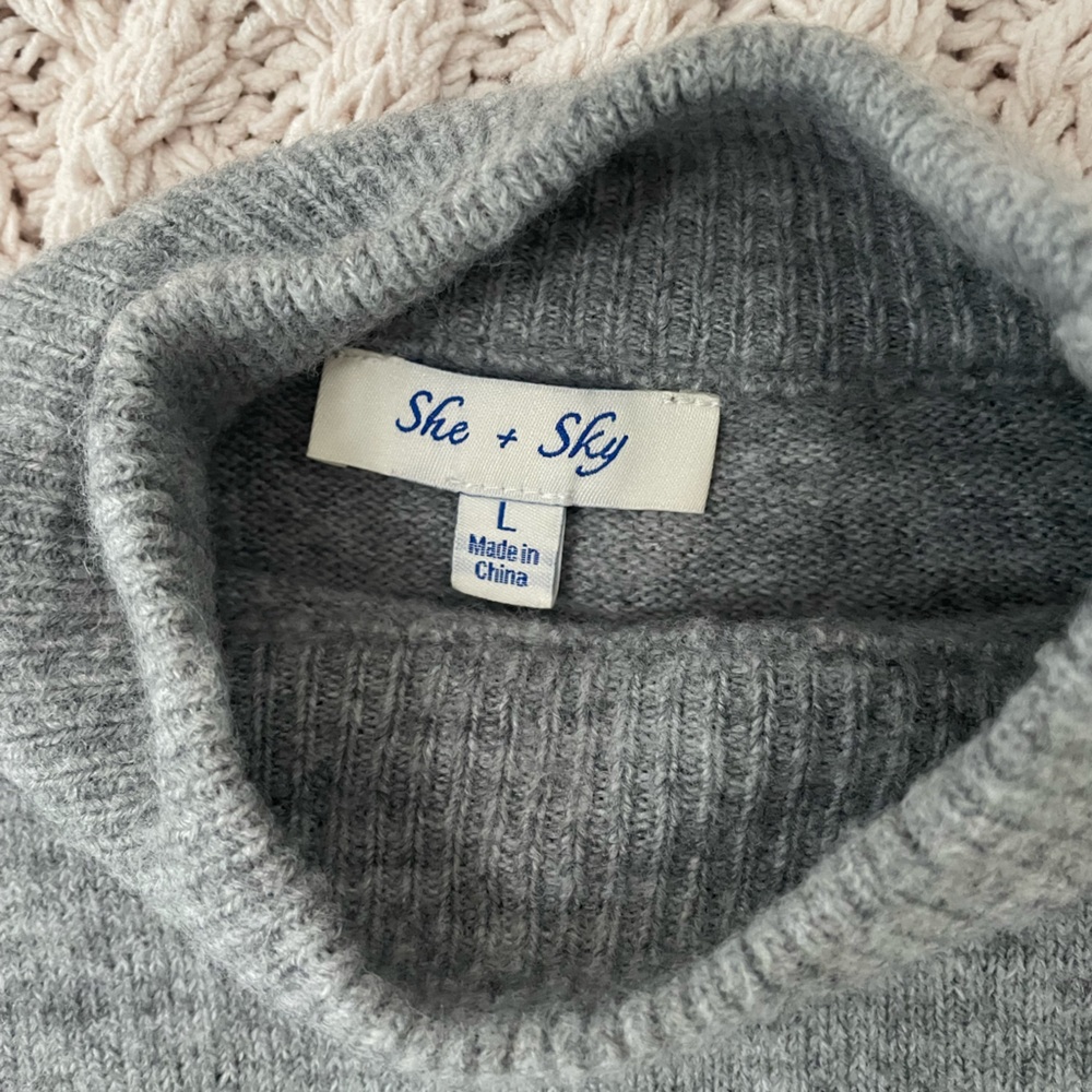 Gray Puff Sleeve Mock Neck Cropped Sweater - Picture 3 of 4